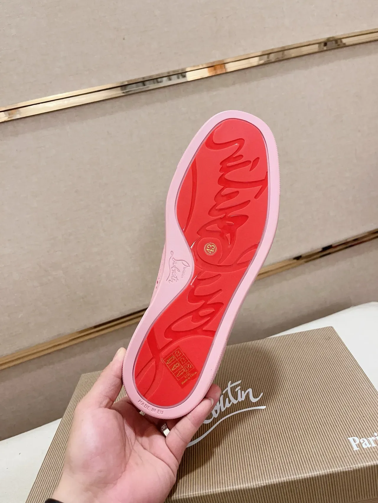 Christian Louboutin Spiky Sneaker 粉色麂皮生活方式运动鞋 9