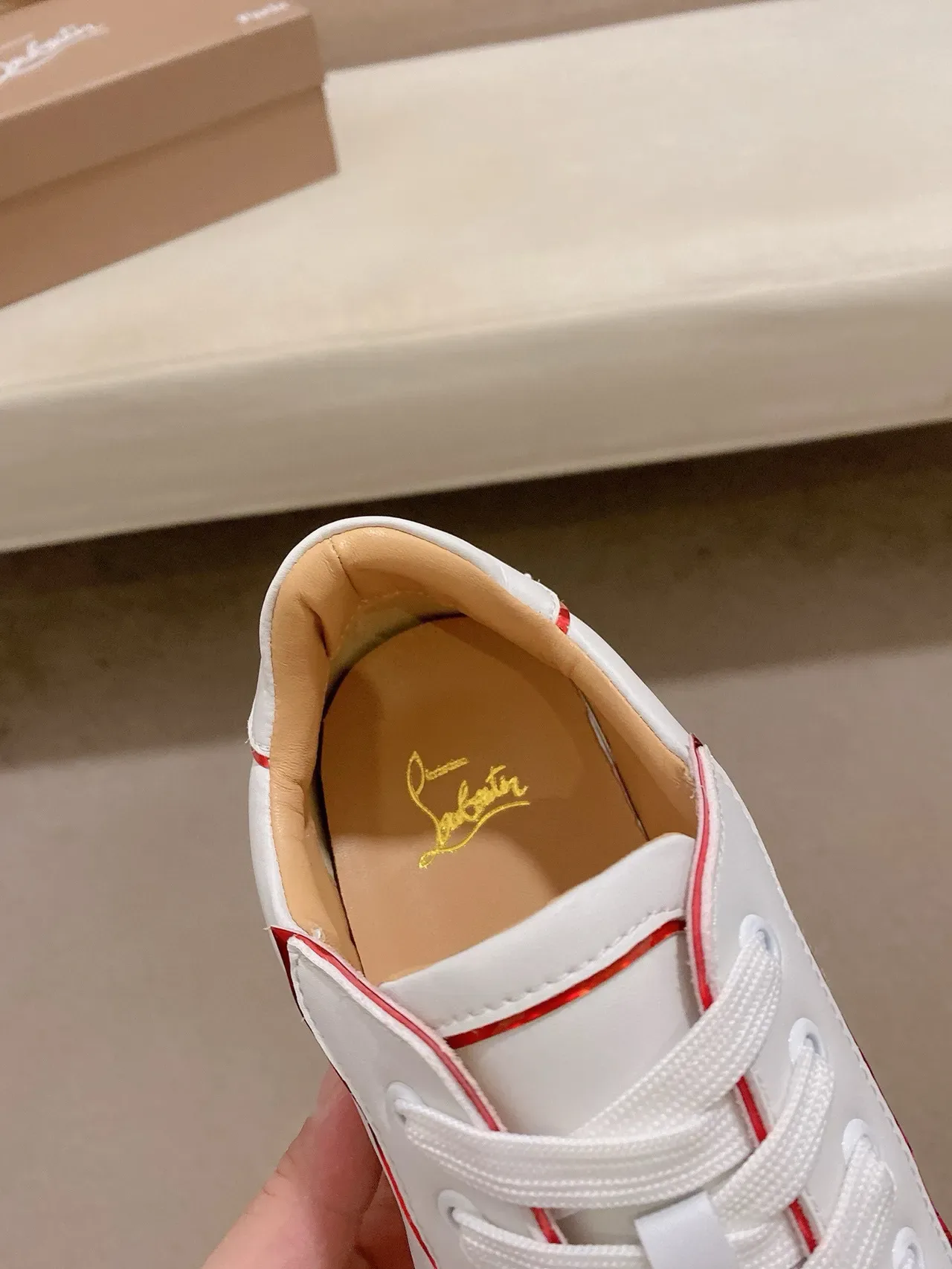 Christian Louboutin Spiky Sneaker Blanco Rojo Detalle de Tubo en Punta y Talón Zapatillas Lifestyle 6