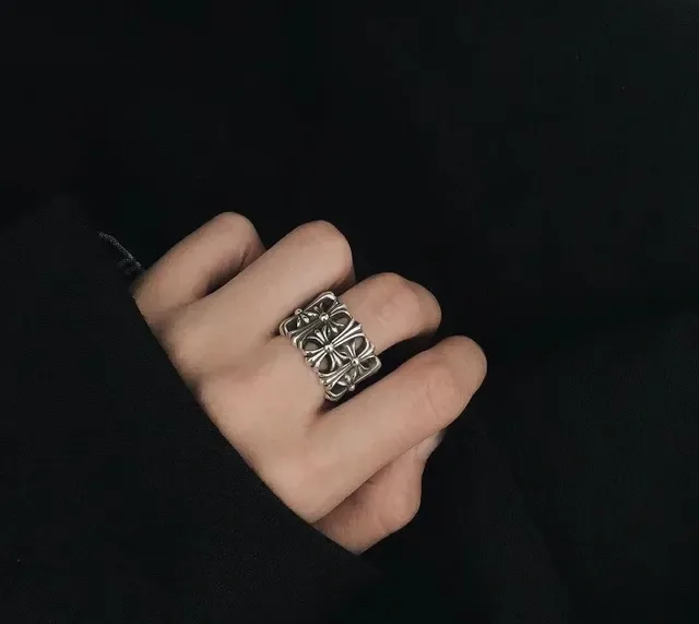 Chrome Hearts Bague Croix Argent Noir Motif Ornemental Ajouré 2