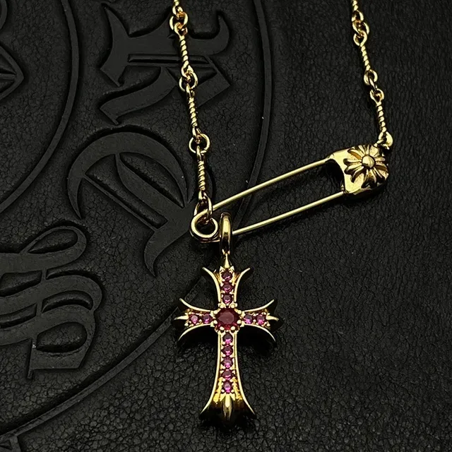 Collier Chrome Hearts Croix Épingle de Sécurité Pavé Or 7