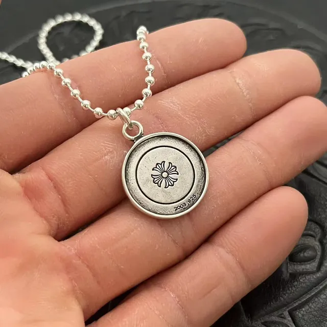 Chrome Hearts फ्लोरल सर्कल चांदी काला गोलाकार पेंडेंट बॉल चेन हार 4