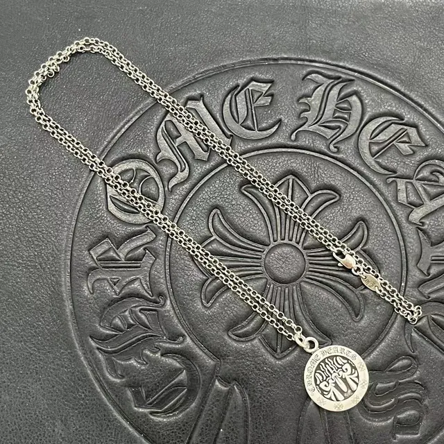 Chrome Hearts फ्लोरल सर्कल चांदी काला गोलाकार पेंडेंट बॉल चेन हार 6