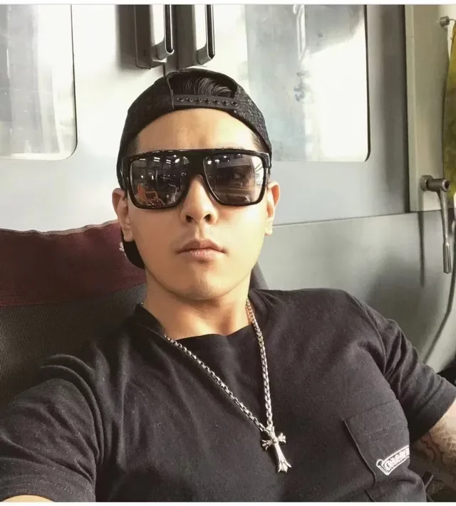 Chrome Hearts قلادة فضي أسود مزخرف قوطي صليب فيور دي ليس نقش 2