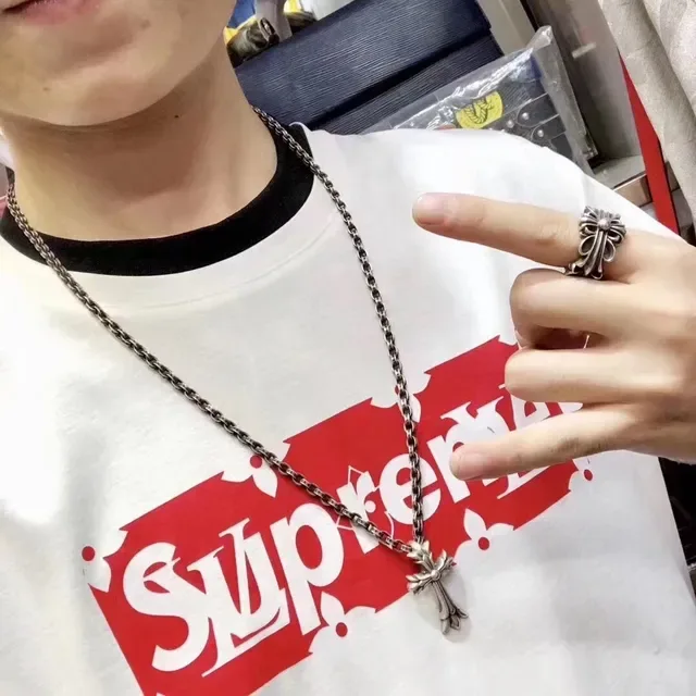 Chrome Hearts قلادة فضي أسود مزخرف قوطي صليب فيور دي ليس نقش 3
