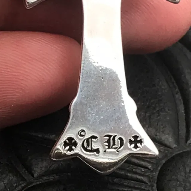 Chrome Hearts قلادة فضي أسود مزخرف قوطي صليب فيور دي ليس نقش 5