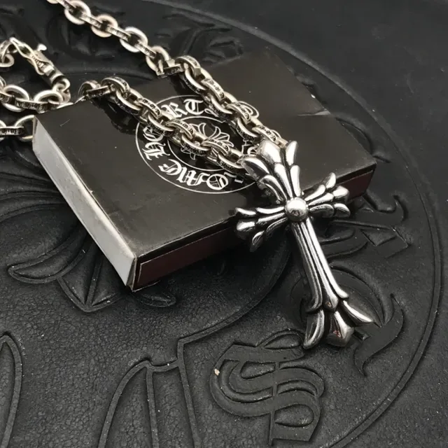 Chrome Hearts قلادة فضي أسود مزخرف قوطي صليب فيور دي ليس نقش 7