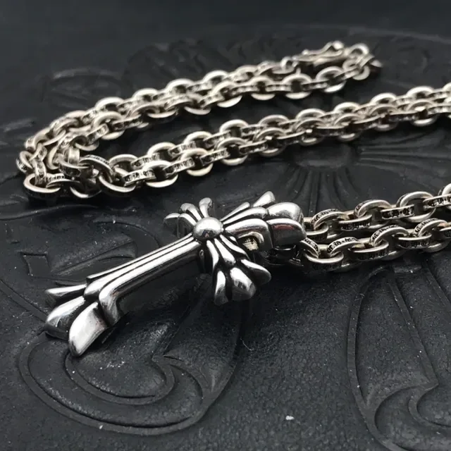 Chrome Hearts قلادة فضي أسود مزخرف قوطي صليب فيور دي ليس نقش 8
