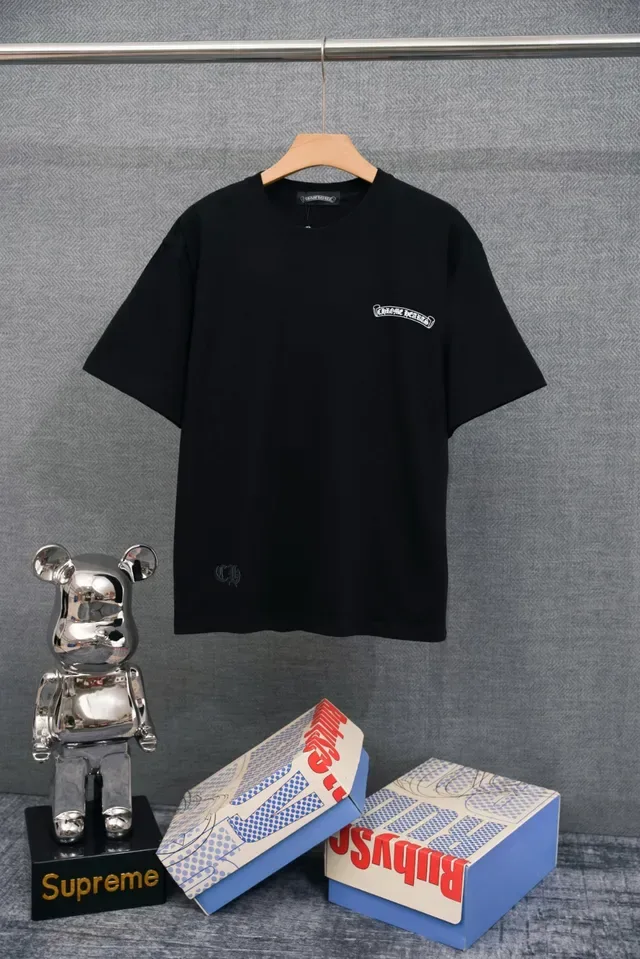 Chrome Hearts सफेद काला मिनिमलिस्ट एम्ब्रॉयडर्ड लोगो टी-शर्ट 3