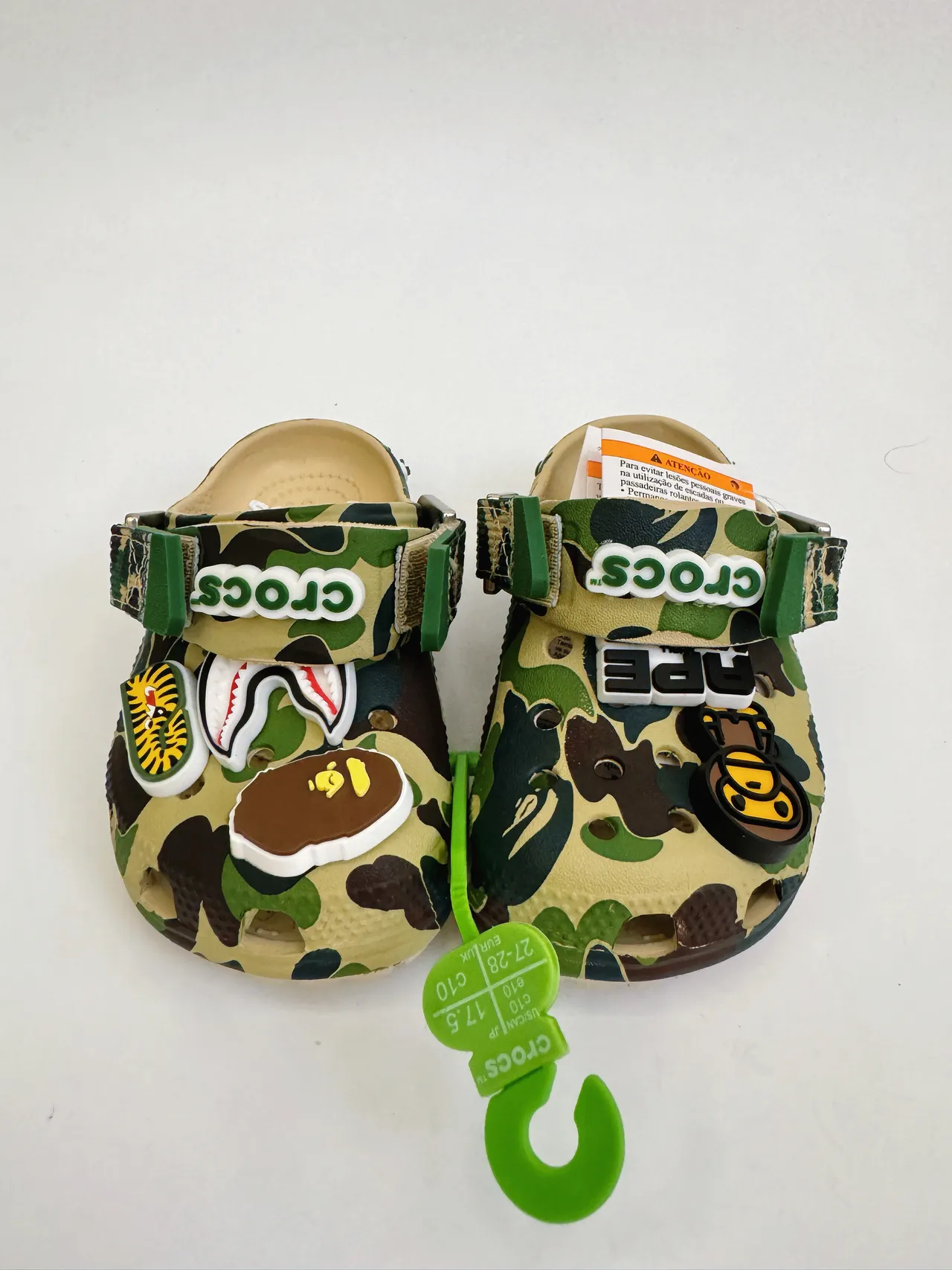 Crocs Classic Clog أسود رمادي كامو أطفال كلوكس 14