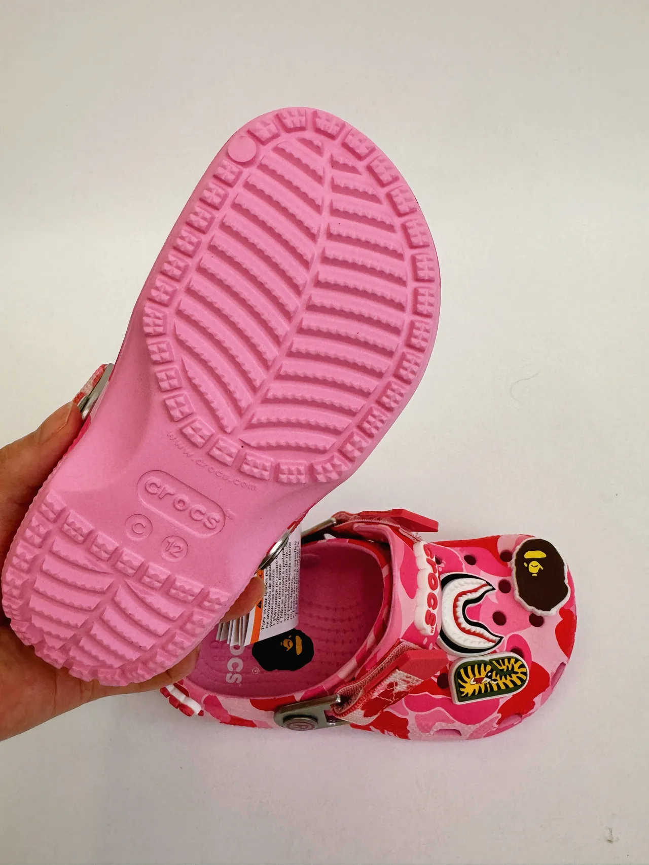 Crocs Classic Clog أسود رمادي كامو أطفال كلوكس 16