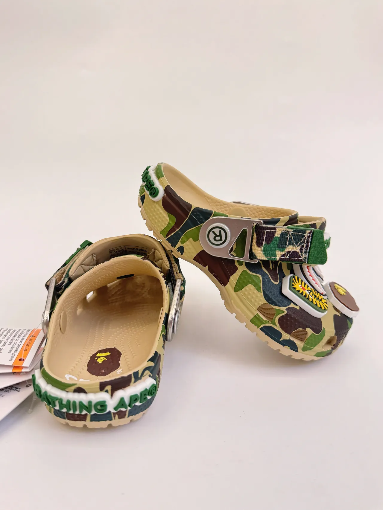 Crocs Classic Clog أسود رمادي كامو أطفال كلوكس 20