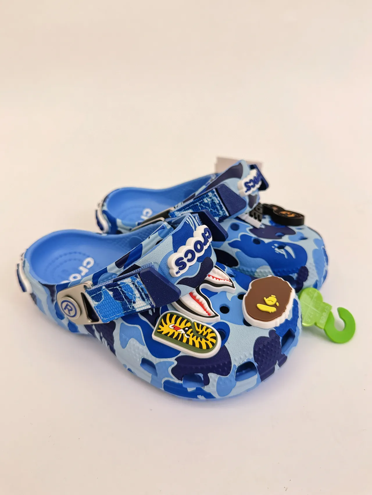Crocs Classic Clog أسود رمادي كامو أطفال كلوكس 23