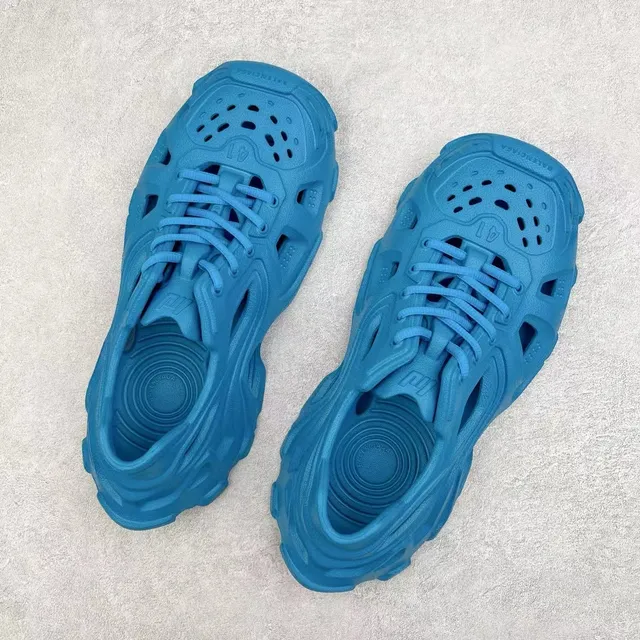 Crocs Classic Clog Blue Molded Foam Clog 8