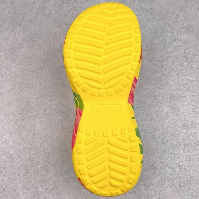Crocs Classic Clog كلوج أصفر مطبوع زهوري 2