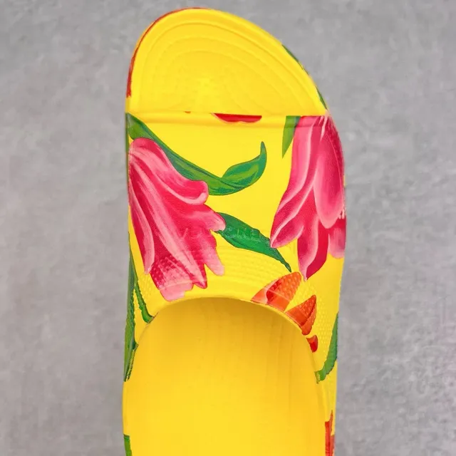 Crocs Classic Clog كلوج أصفر مطبوع زهوري 7