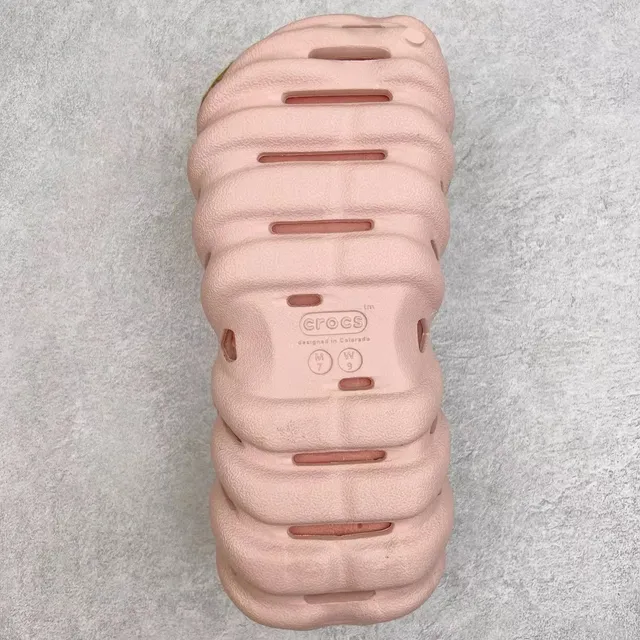 क्रॉक्स Echo Clog हल्का गुलाबी मोल्डेड फोम clog 2