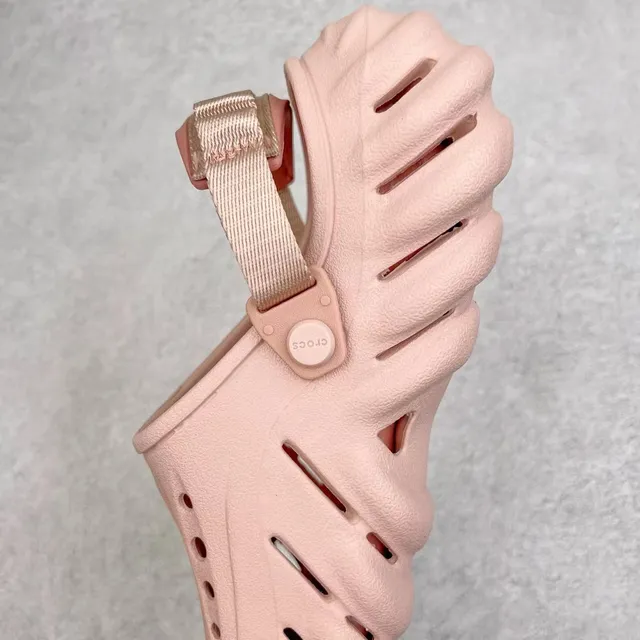 क्रॉक्स Echo Clog हल्का गुलाबी मोल्डेड फोम clog 4