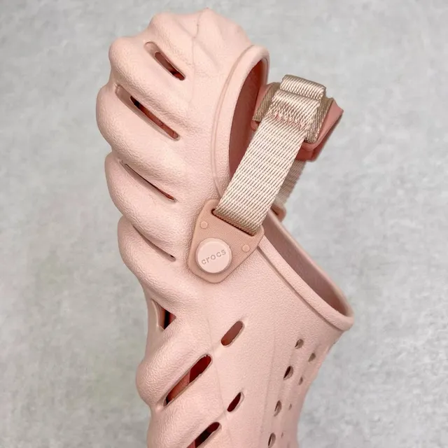 क्रॉक्स Echo Clog हल्का गुलाबी मोल्डेड फोम clog 5