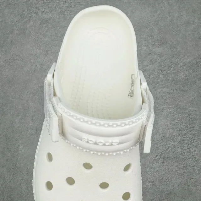 Crocs Echo Clog सफेद और काला 6