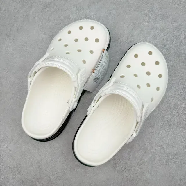 Crocs Echo Clog सफेद और काला 8