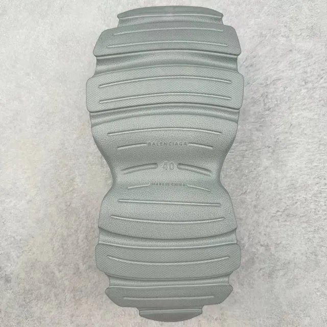 Crocs Gray Molded Foam Ventilated Cutouts Clog 2