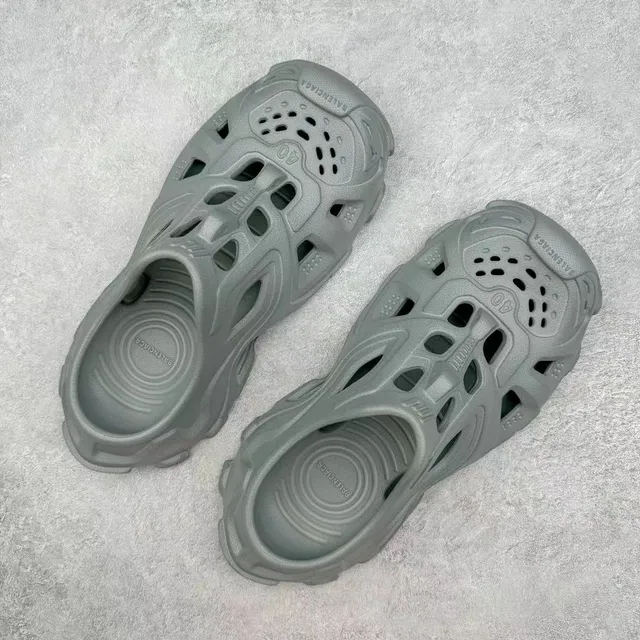 Crocs Gray Molded Foam Ventilated Cutouts Clog 8