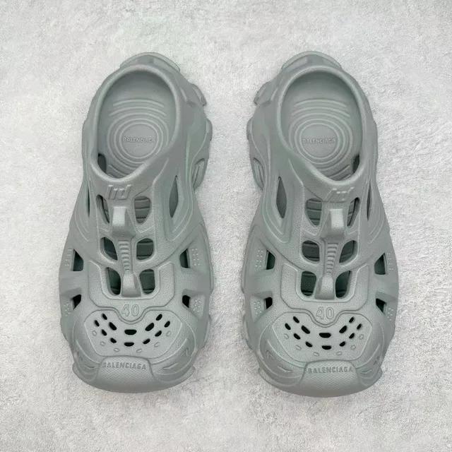 Crocs Gray Molded Foam Ventilated Cutouts Clog 9