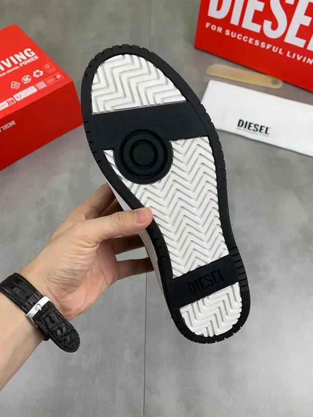 Diesel 海军蓝麂皮低帮休闲运动鞋 2