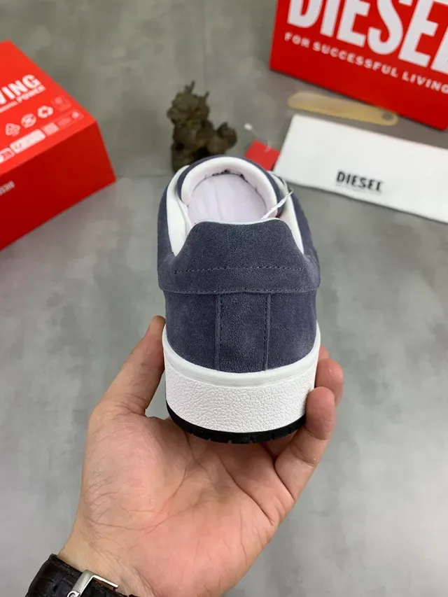 Diesel 海军蓝麂皮低帮休闲运动鞋 3