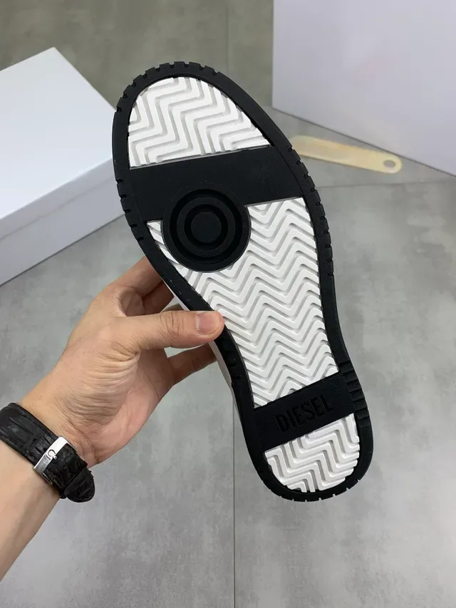 Diesel 白黑 仿皮革面 穿孔趾头 生活方式运动鞋 2