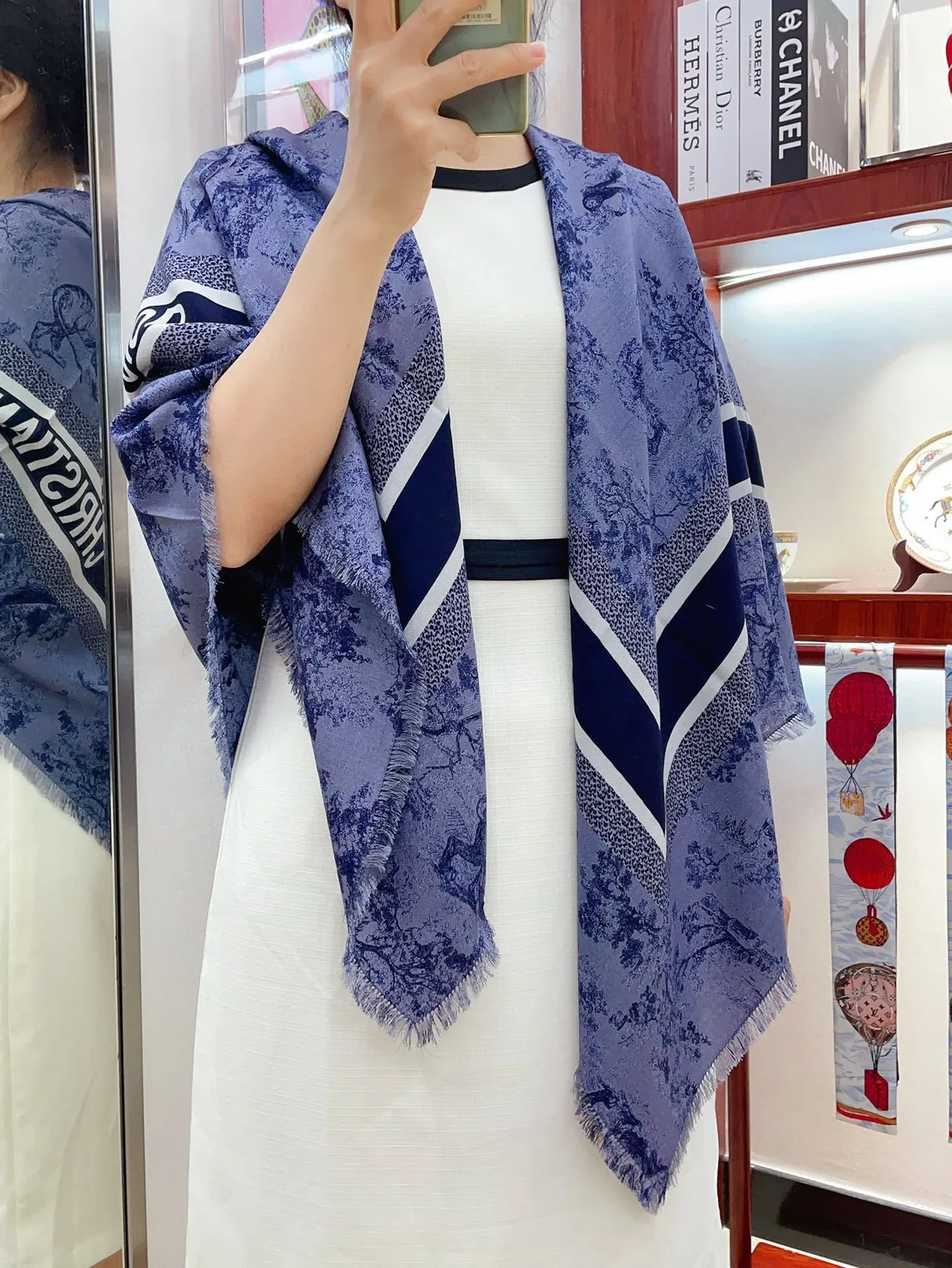 Christian Dior Toile de Jouy Print नेवी और भूरा रेशम स्कार्फ 2