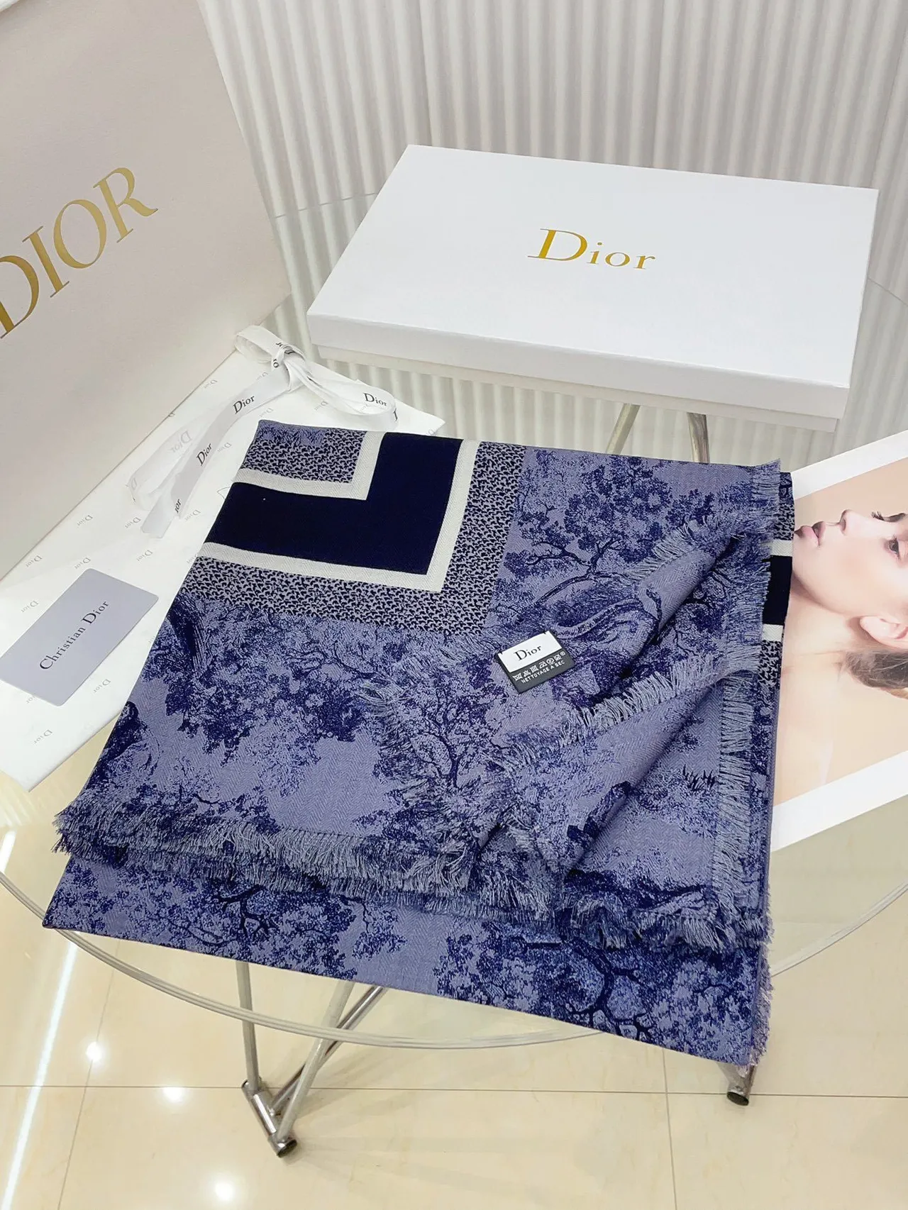 Christian Dior Toile de Jouy Print नेवी और भूरा रेशम स्कार्फ 4