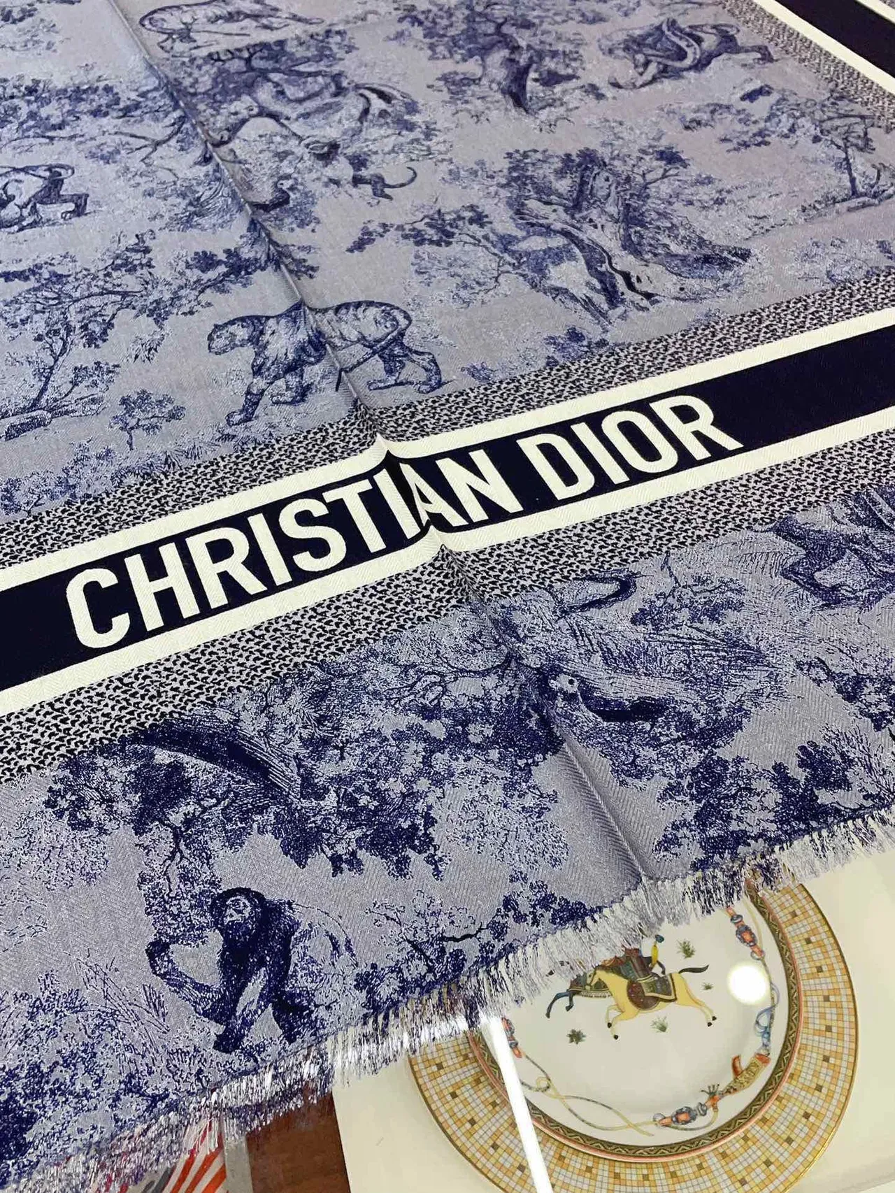 Christian Dior Toile de Jouy Print नेवी और भूरा रेशम स्कार्फ 9