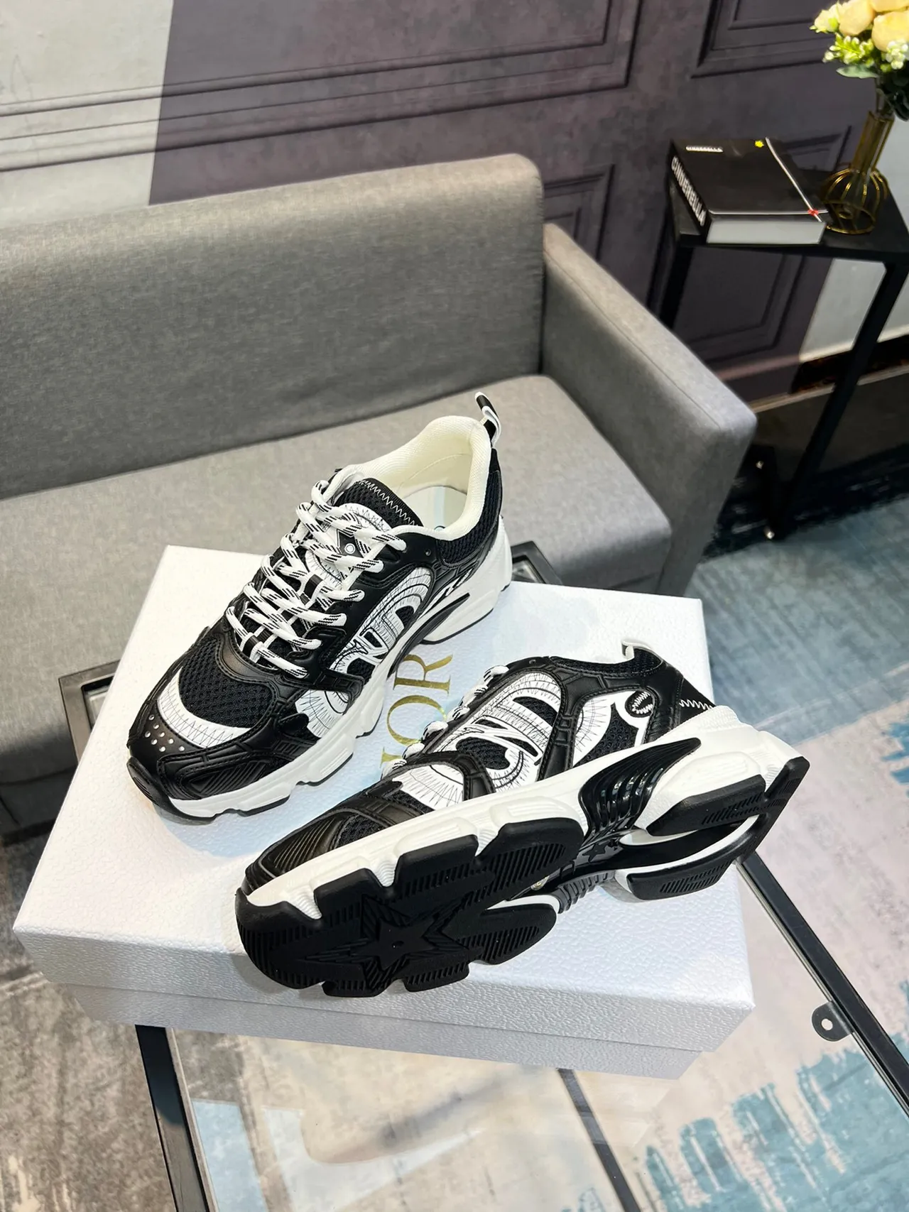 Dior B23 Tênis pretos e brancos com design gráfico chunky 3
