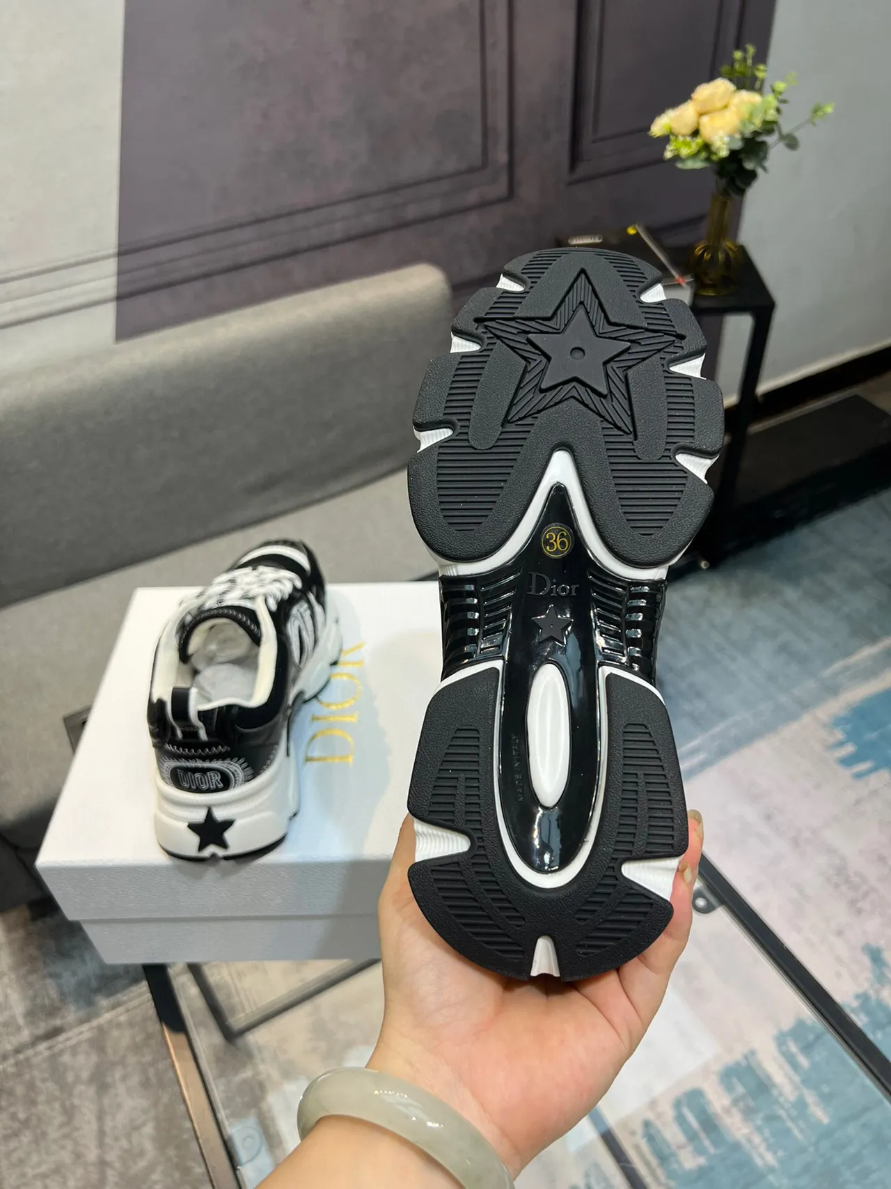 Dior B23 Tênis pretos e brancos com design gráfico chunky 6