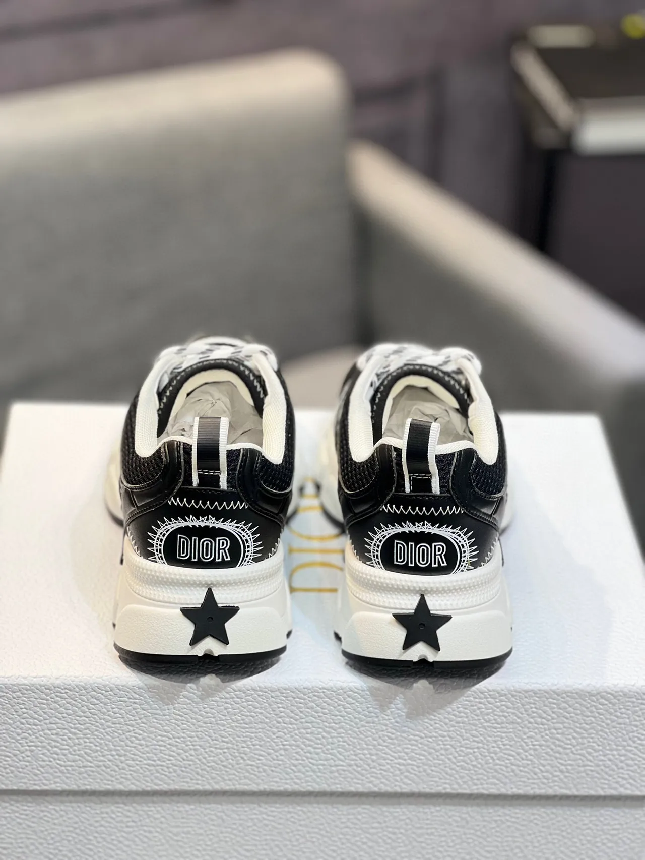 Dior B23 Tênis pretos e brancos com design gráfico chunky 7