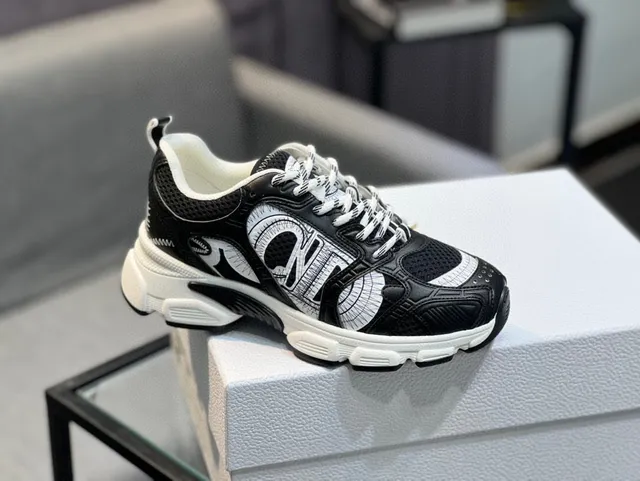 Dior B23 Tênis pretos e brancos com design gráfico chunky 9