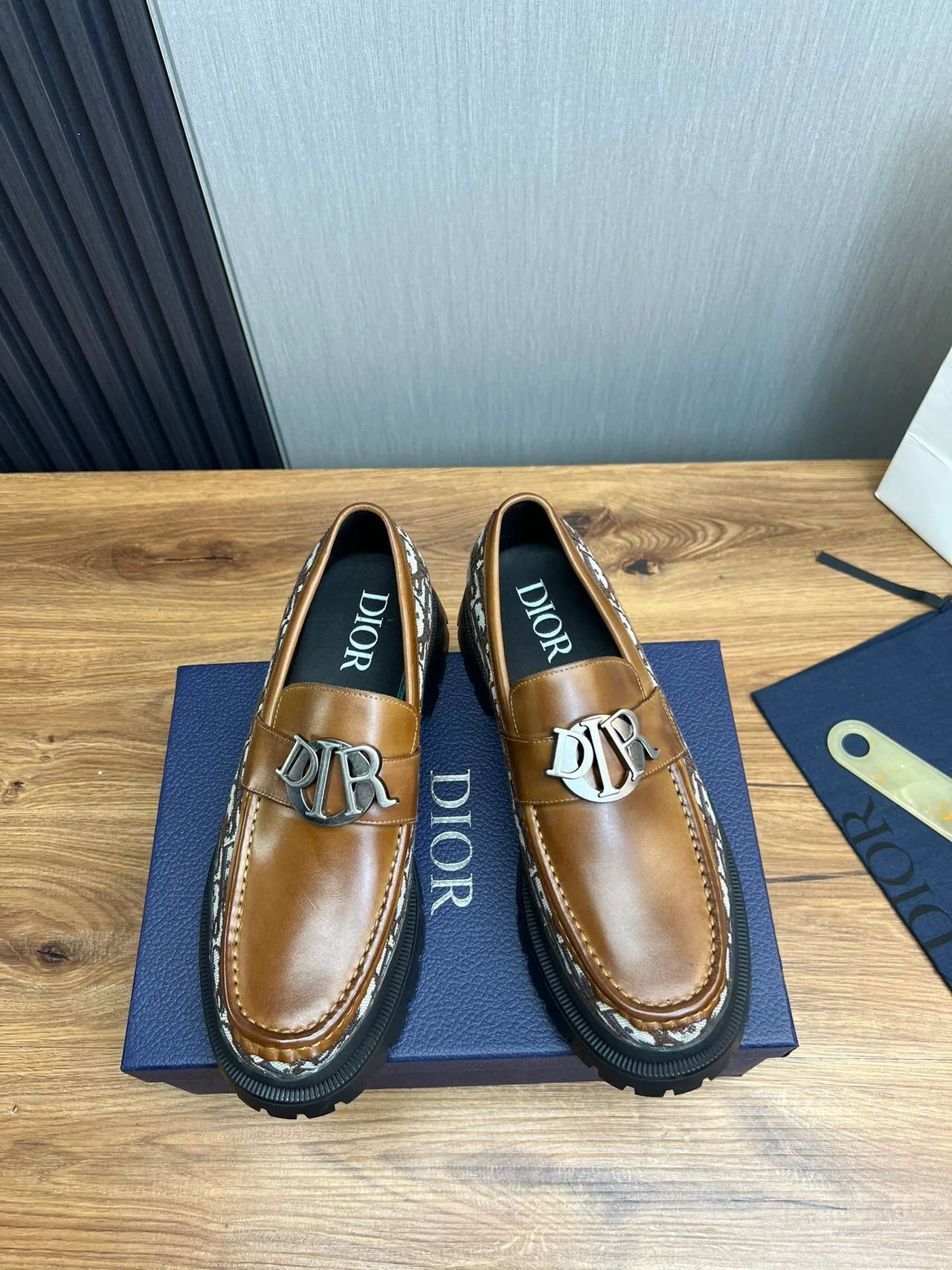 Dior B23 Loafer ট্যান চামড়া মোনোগ্রাম বস্ত্র ঘন লাগসোল Loafer 2