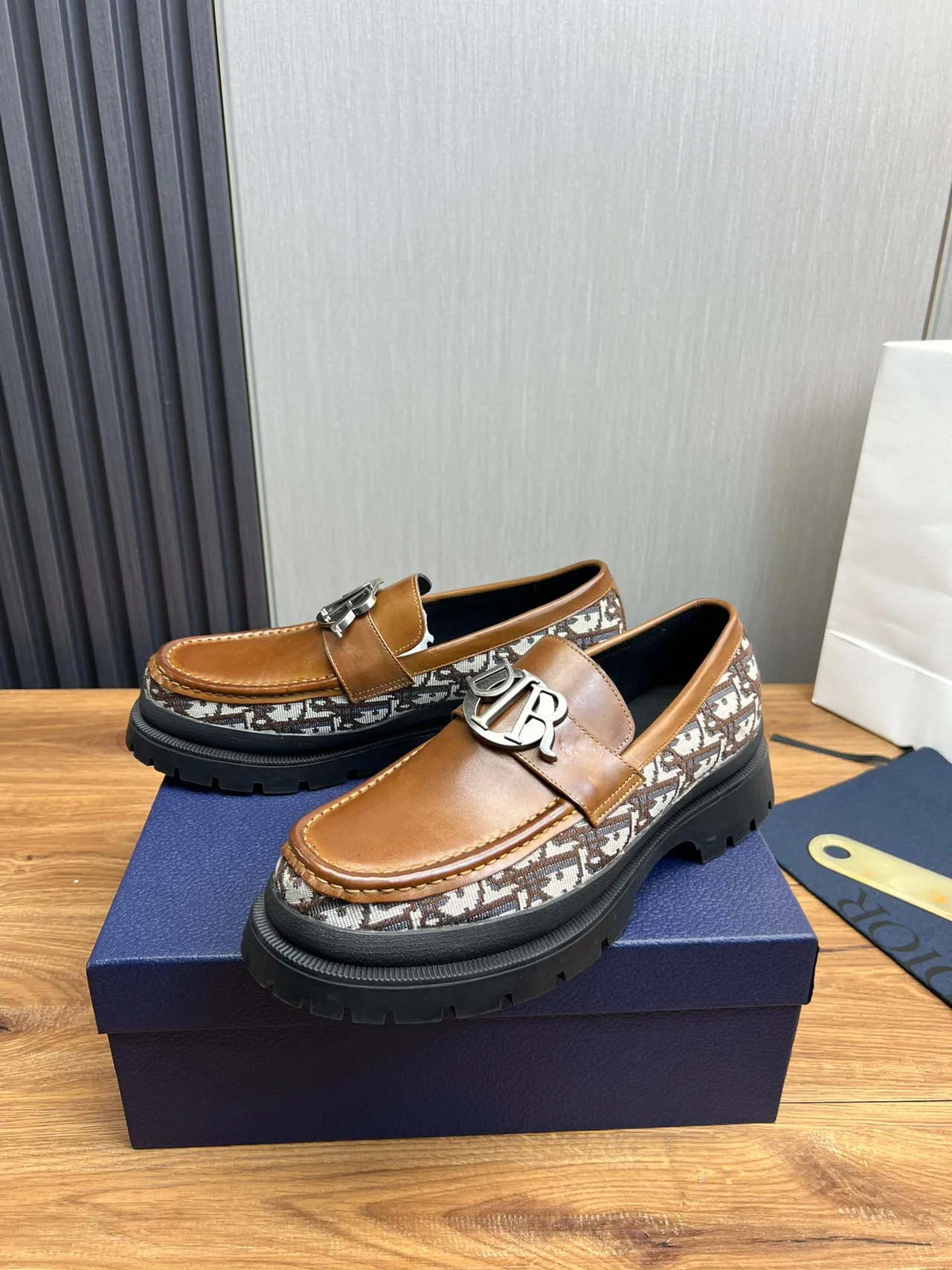 Dior B23 Loafer ট্যান চামড়া মোনোগ্রাম বস্ত্র ঘন লাগসোল Loafer 3
