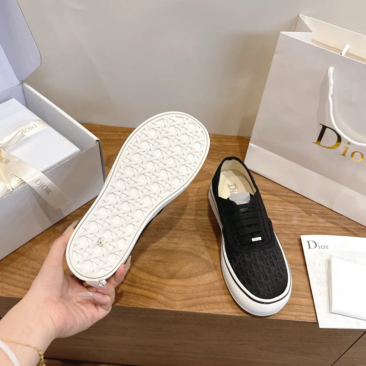 Dior B23 Monogram Canvas 黑白生活方式运动鞋 2
