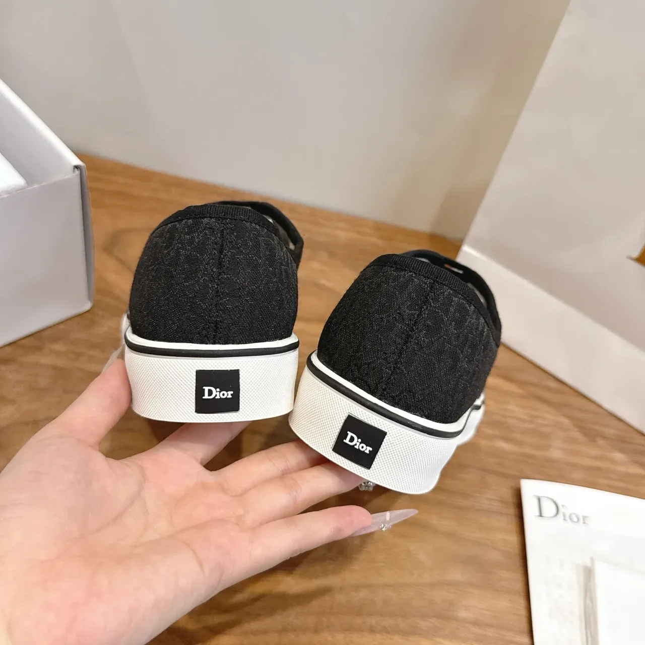 Dior B23 Monogram Canvas 黑白生活方式运动鞋 3