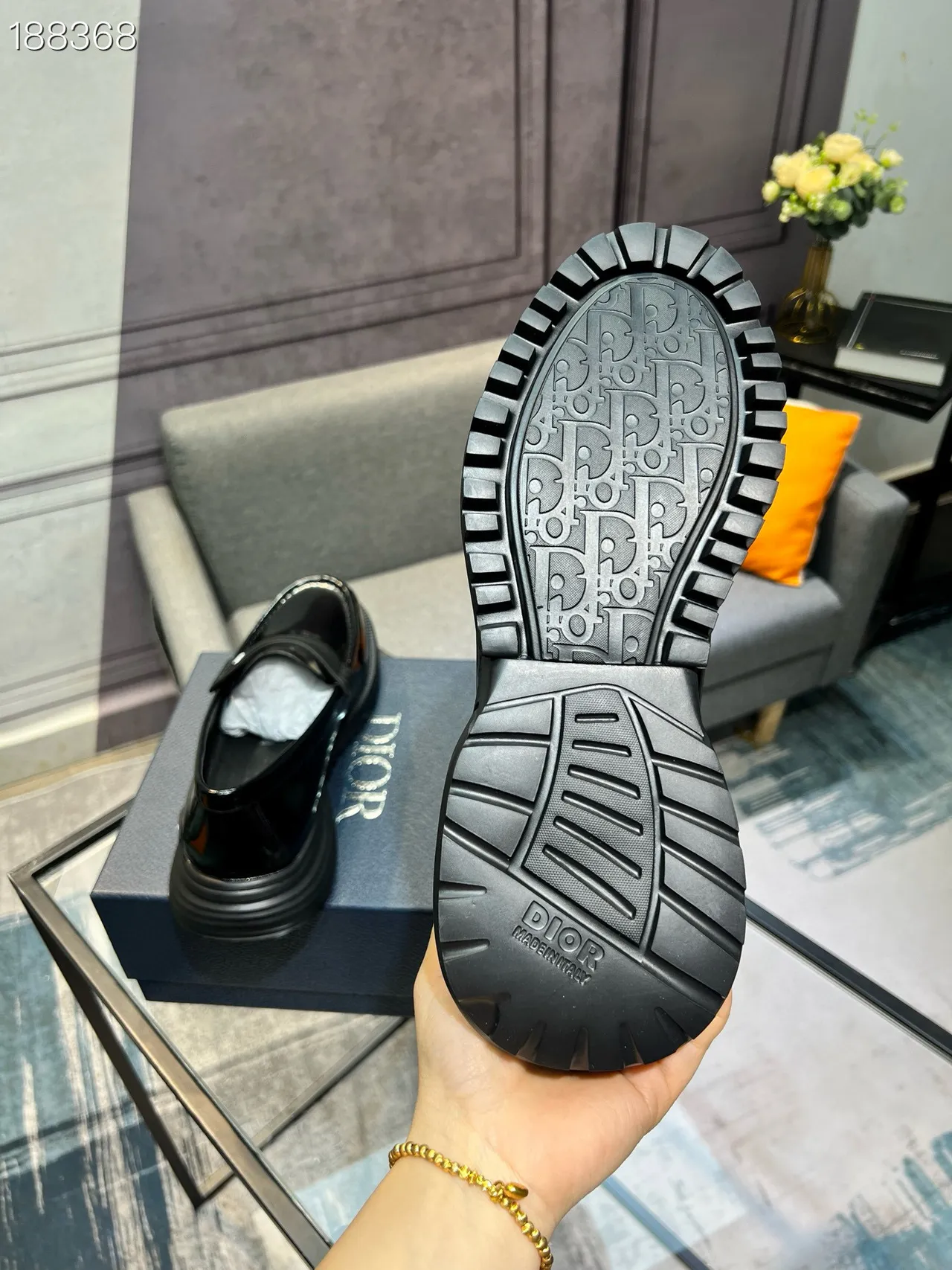 Dior B27 حذاء لوفر جلد أسود لامع سميك القدم مع مسامير 3