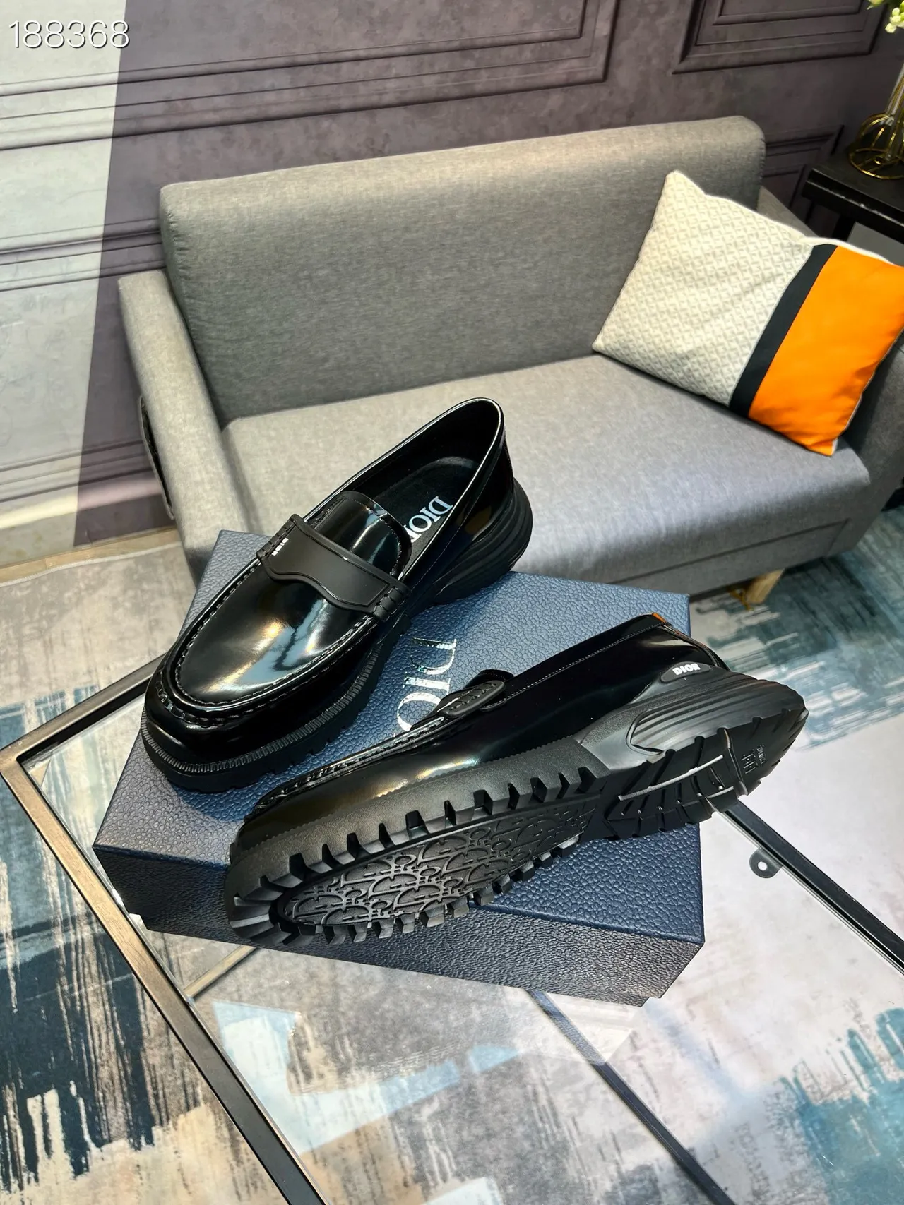 Dior B27 حذاء لوفر جلد أسود لامع سميك القدم مع مسامير 8