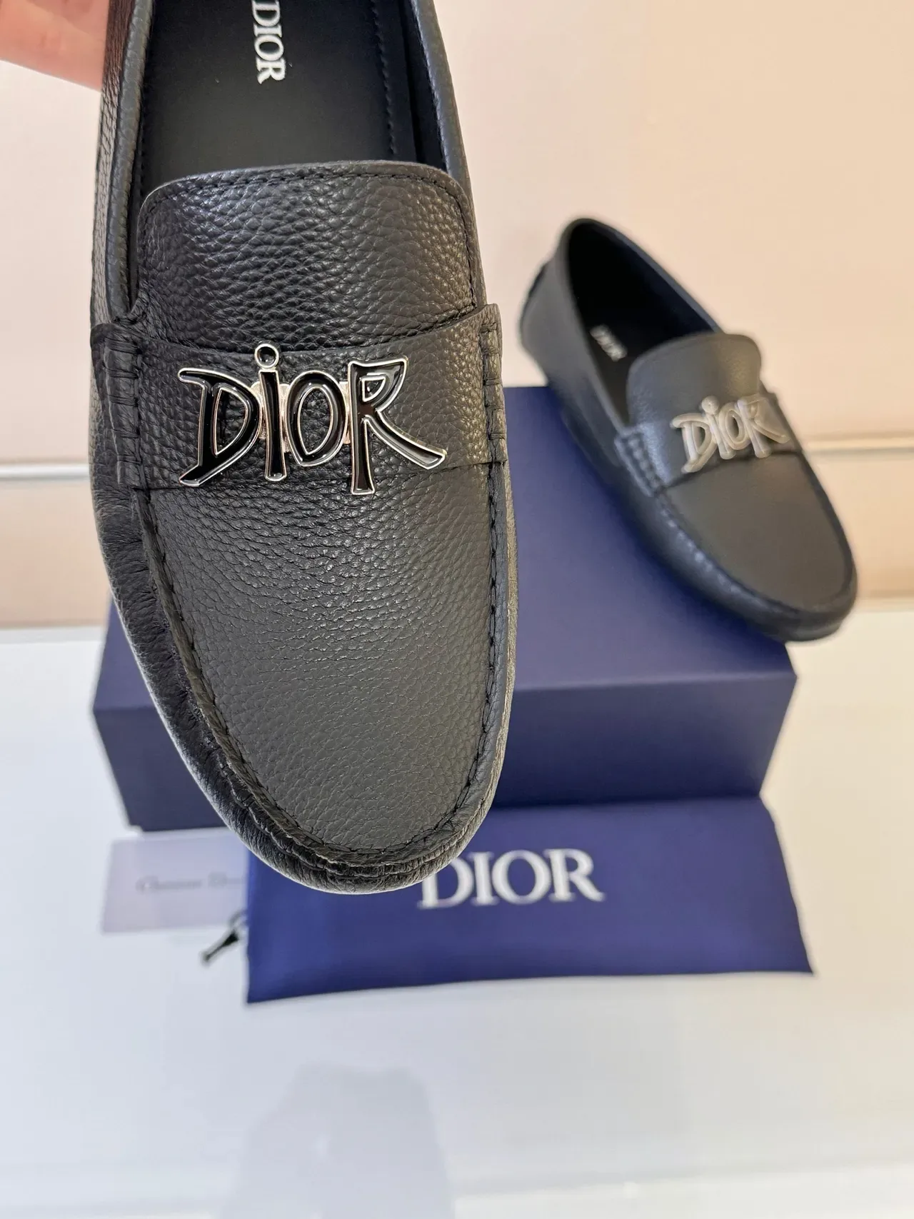 Dior Noir Argent Cuir Grainé Metal Logo Hardware Mocassins 3