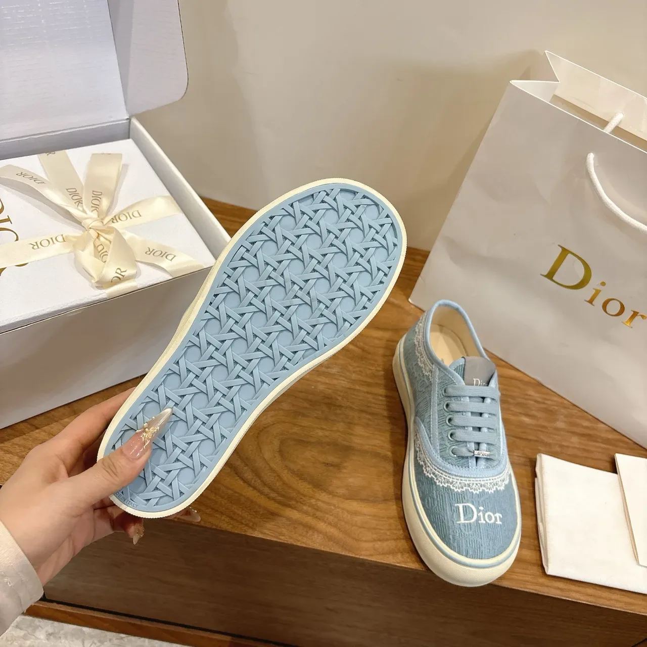 Dior Sneakers Canvas Bleu Blanc Clair Logo Brodé 2