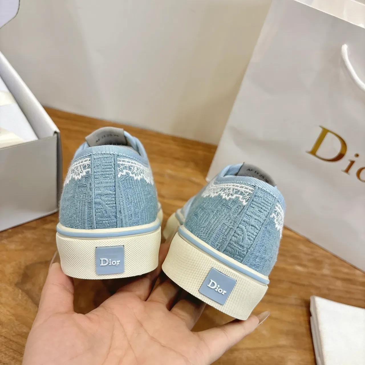 Dior Sneakers Canvas Bleu Blanc Clair Logo Brodé 3