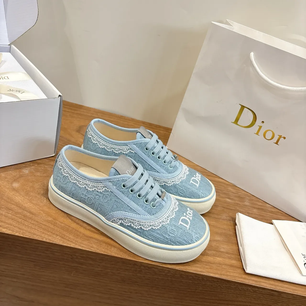 Dior Sneakers Canvas Bleu Blanc Clair Logo Brodé 4