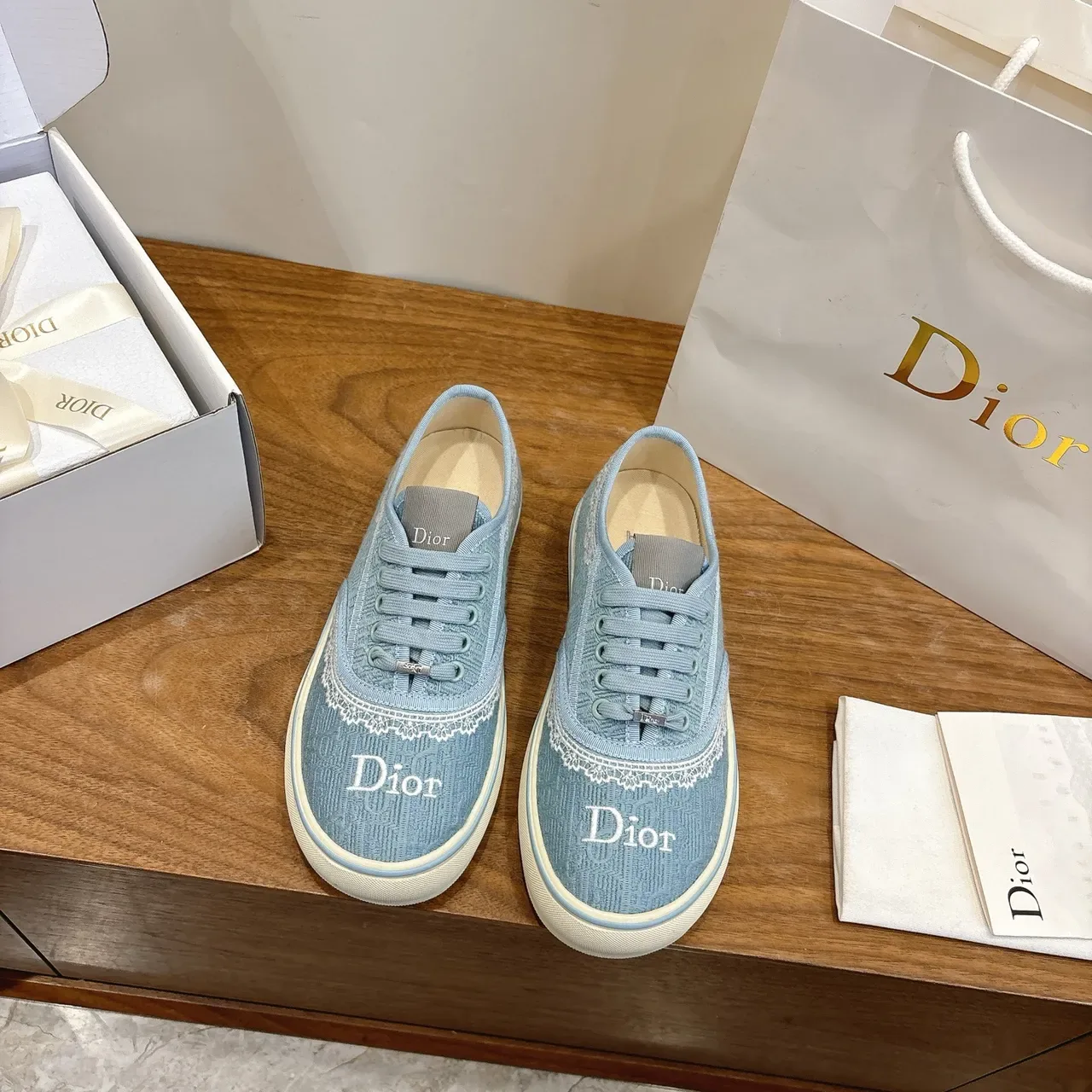 Dior Sneakers Canvas Bleu Blanc Clair Logo Brodé 5