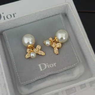 Boucles d'oreilles Dior motif nœud perles et cristaux