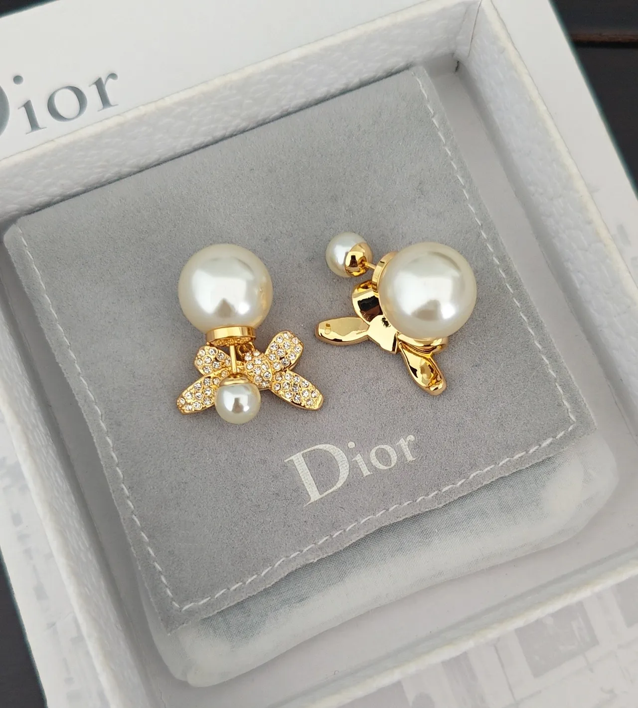 Dior Brincos Motivo de Laço Pérolas e Cristais 2